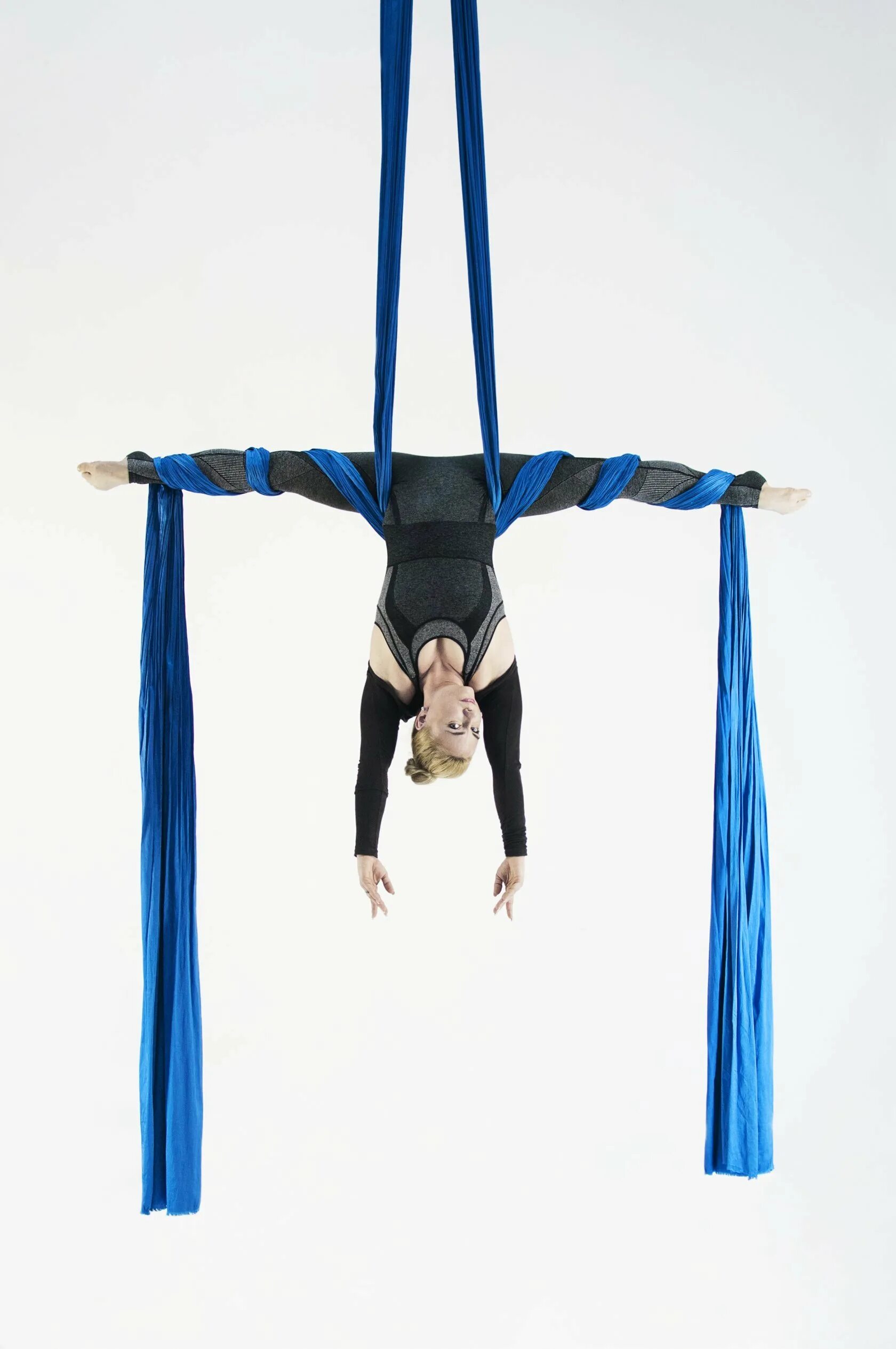 Воздушная гимнастика на полотнах. Тросы для воздушных гимнастов. Элементы на канате. Элементы на канате. Воздушные гимнасты на канате.