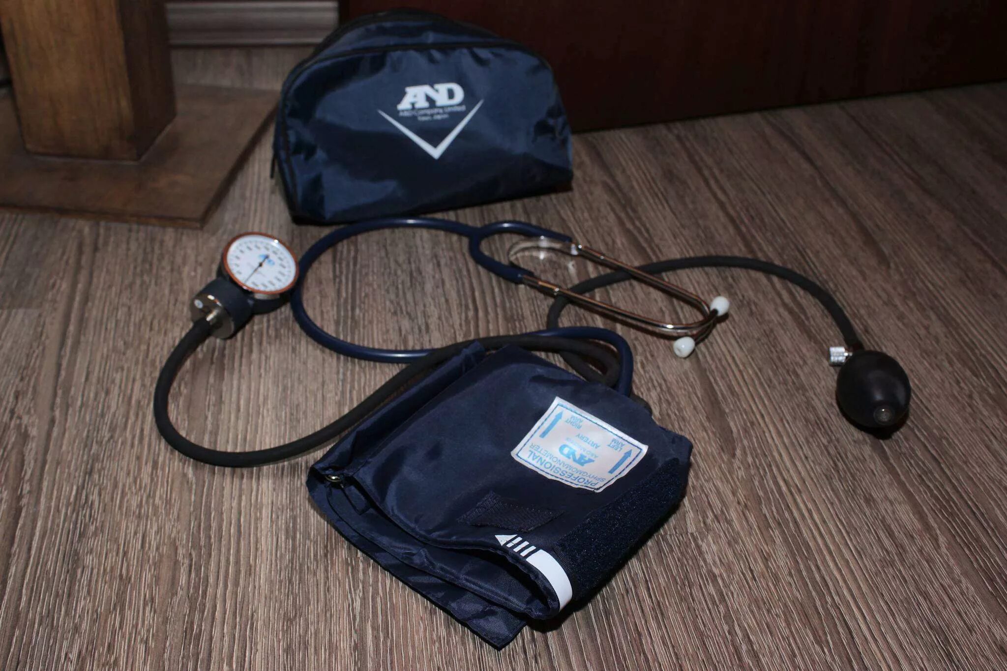 And ua 100. Эй энд ди тонометр ua-100 механический. Тонометр уа 100 механический. Тонометр механический анд 100. Тонометр ua-100 механический.