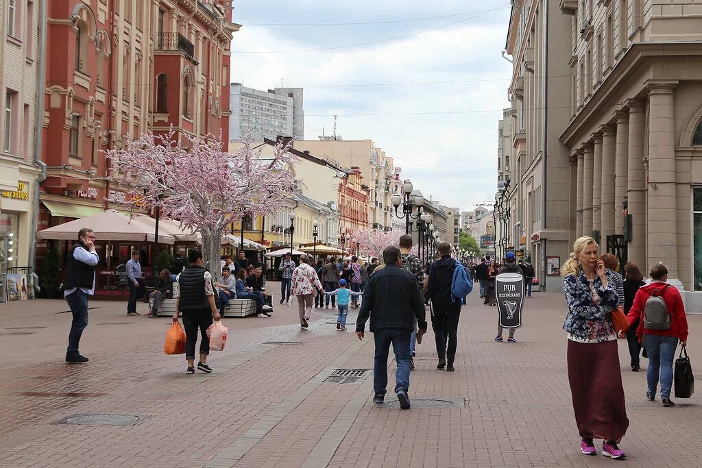 Арбатский город. Город Москва улица Арбат. Аллея на Арбате Москва. Старый Арбат Москва 2022 сейчас. Старый Арбат Москва 2023.