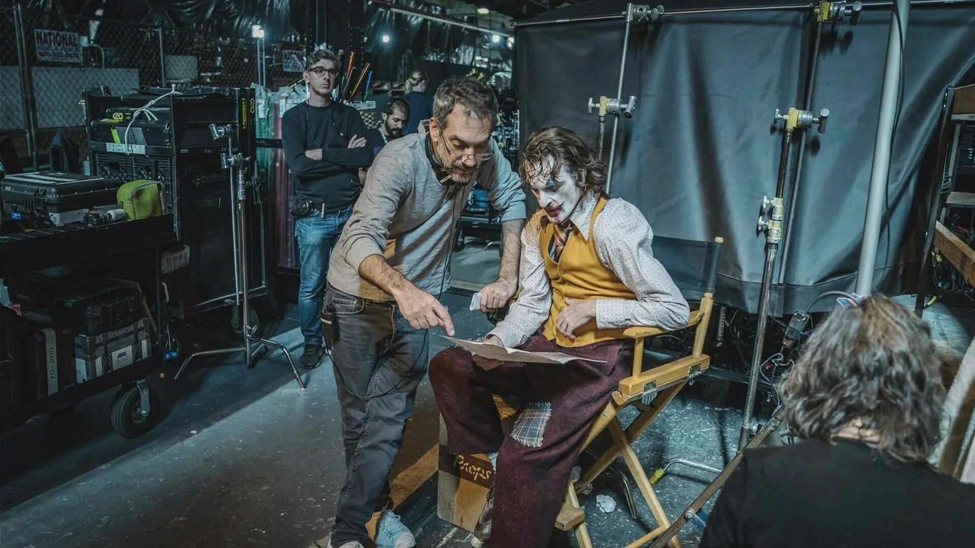 Хоакин феникс джокер съемки. Съемки. Со съемок джокера. Съемки фильма. Со съемок джокера.