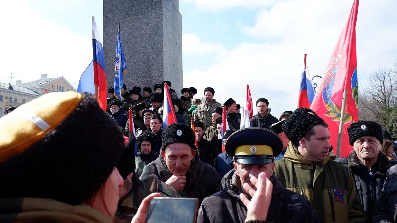 Концерт в честь присоединения Крыма к России 2014. Митинг в Москве. Россияне на митинге. Крым митинг воссоединение. Митинг москва 18