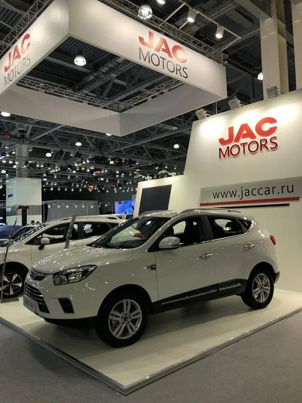 Jac js4 2022. Китайский jac js4. Jac коммерческие автомобили. Дилеры jac в спб. Автосалон джак.