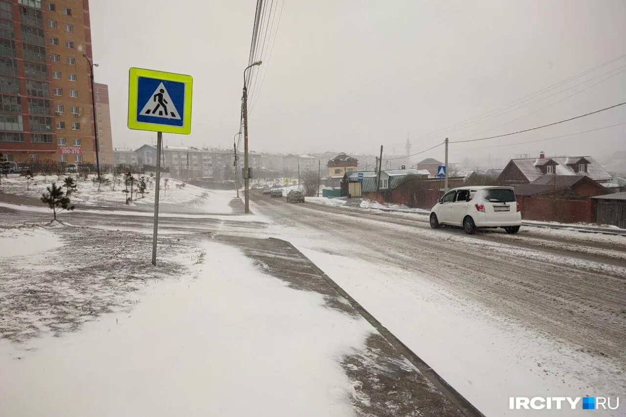 Погода иркутск апрель 2024 года. Апрель в Иркутске. Дороги в апреле. Снег в Иркутске. Снег в апреле.