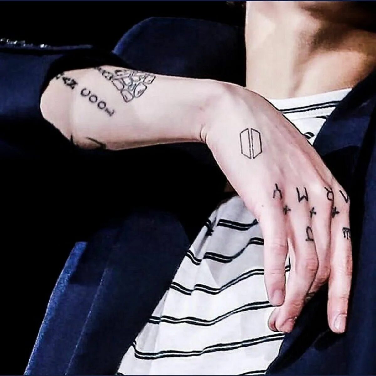 Чонгук tattoo. Чонгук бтс тату. тату чонгуеп. bts чон чонгук тату. тату чонгука.