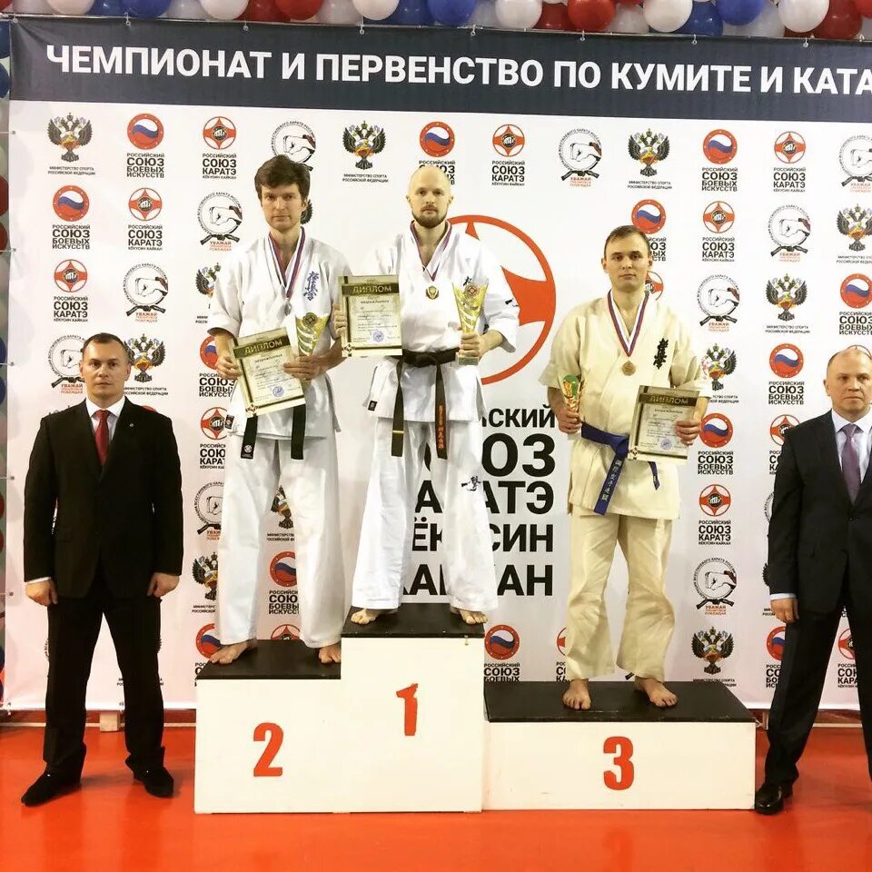 кумите эволюшин в иркутске. стойка карате. кумите технолоджи самара. карате берсерк екатеринбург. кумите рыбинск.