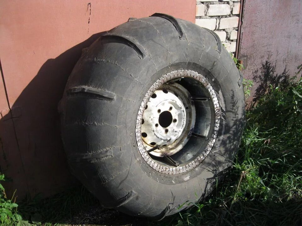 Колеса краз ободрыши. Шины низкого давления из идп 284. Газ 66 на резине кф 97. Шины низкого давления 1370. Диски на вездеход.