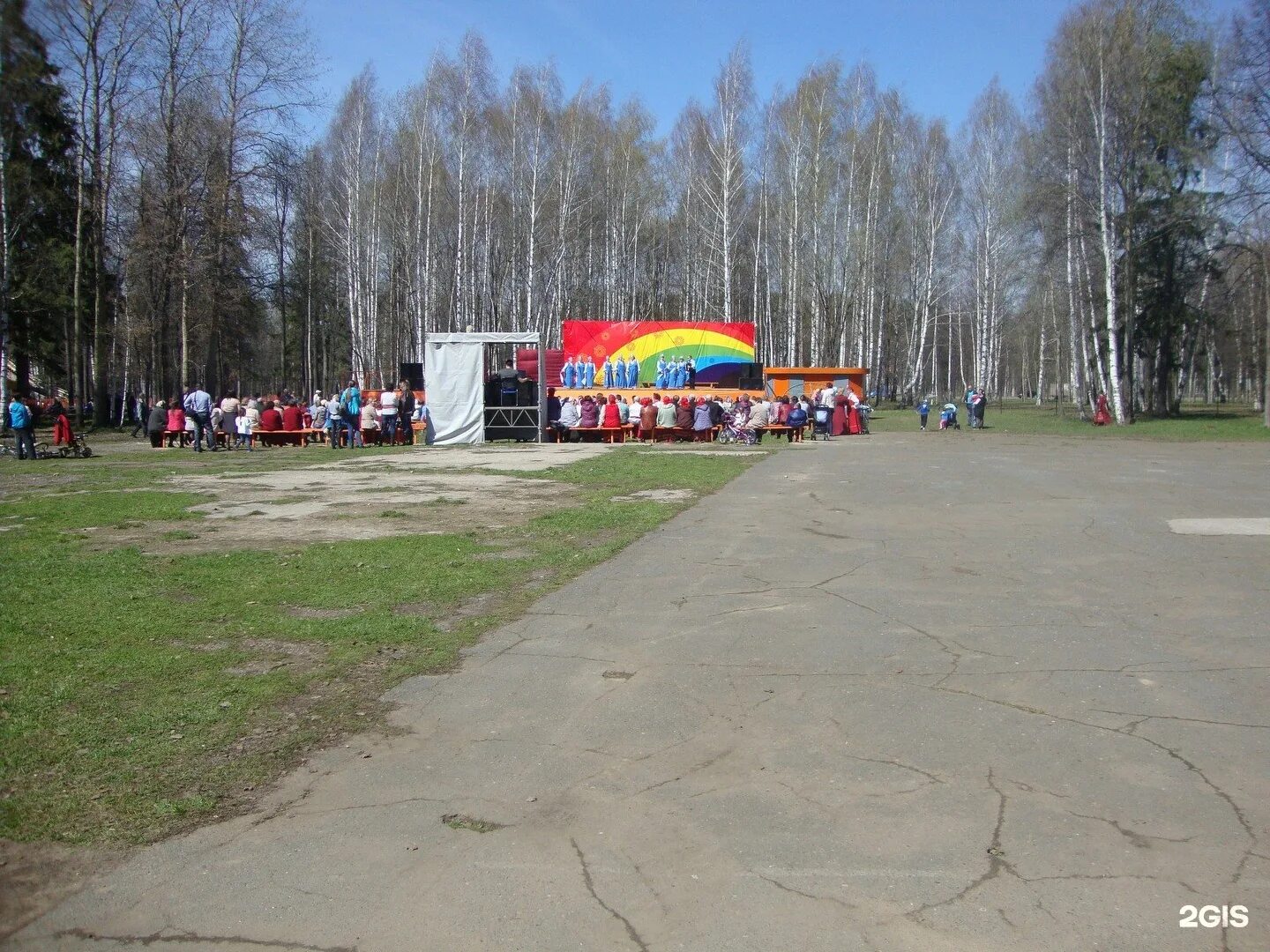 Выставка цветов ижевск 2024 парк космонавтов. Парк Космонавтов автодром Ижевск. Парк космонавтики Ижевск. Сцена русский дом Ижевск парк Космонавтов. Удмуртская Республика Ижевск парк Космонавтов лагерь в метке.