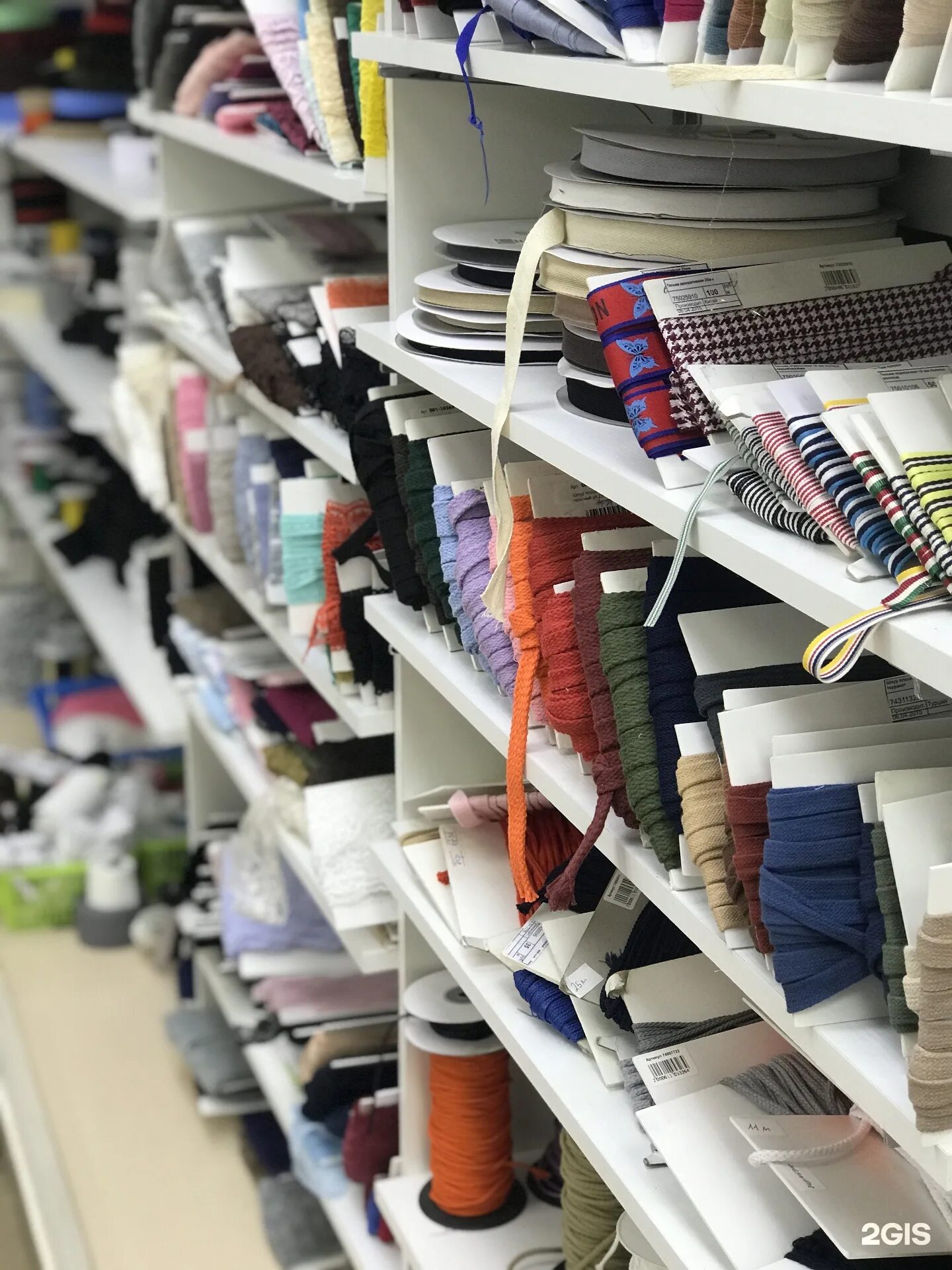 Магазин ткани подольское шоссе. Ткани кызыл. Магазин ткани рабочая. Магазин ткани подольское шоссе 8. Большой магазин тканей.