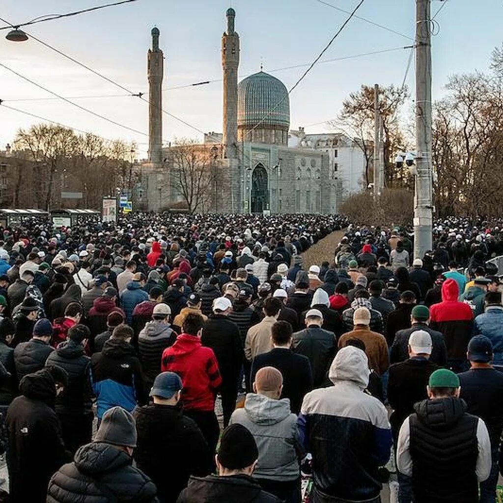 Курбан байрам Горьковская. Ураза-байрам в Санкт-Петербурге. Ураза байрам СПБ Соборная мечеть.