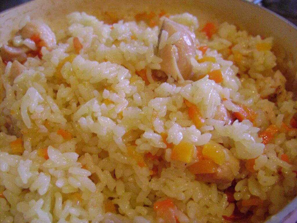 Плов из филе. Плов с курицей. плов с куриным филе. плов с филе курицы. рис с курицей.