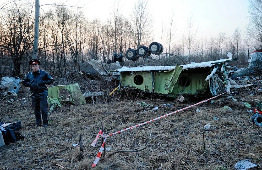 Смоленске авиакатастрофа. Катастрофа ту-154 в Смоленске 2010. Катастрофа ту-154 в Смоленске. Авиакатастрофа под Смоленском 2010.