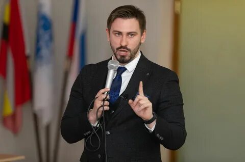 Сергеевич политик