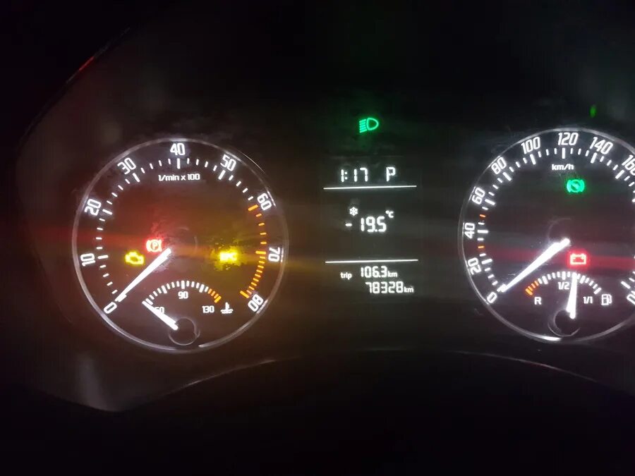 Шкода прогрев двигателя. Октавия а5 1.8 tsi спидометр. skoda octavia прогрев. шкода октавия температура двигателя. температура масла октавия а7 1.8.