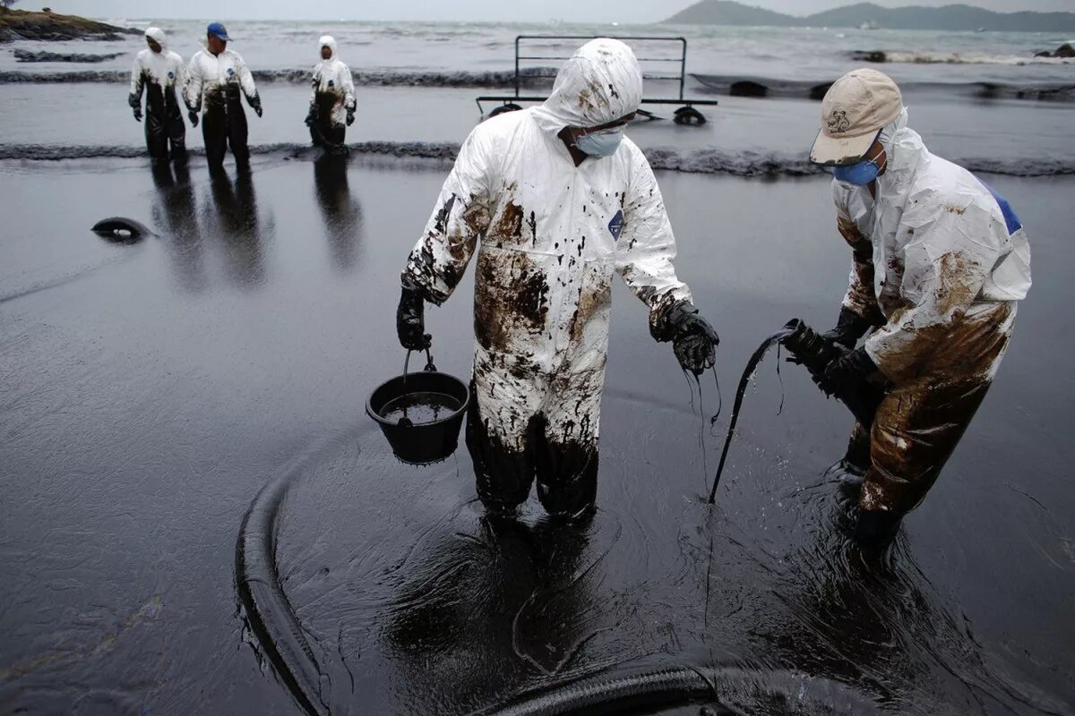 Почему загрязнение нефтью самое опасное. Экологическая катастрофа разлив нефти. гринпис 1994 разлив нефти в коми. загрязнение мирового океана нефтепродуктами.