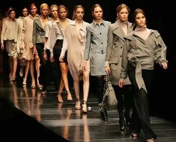 мода 0. стиль 2000х одежда женская. стиль бритни спирс 2000. Flashmode. бритни спирс в спортивном костюме.