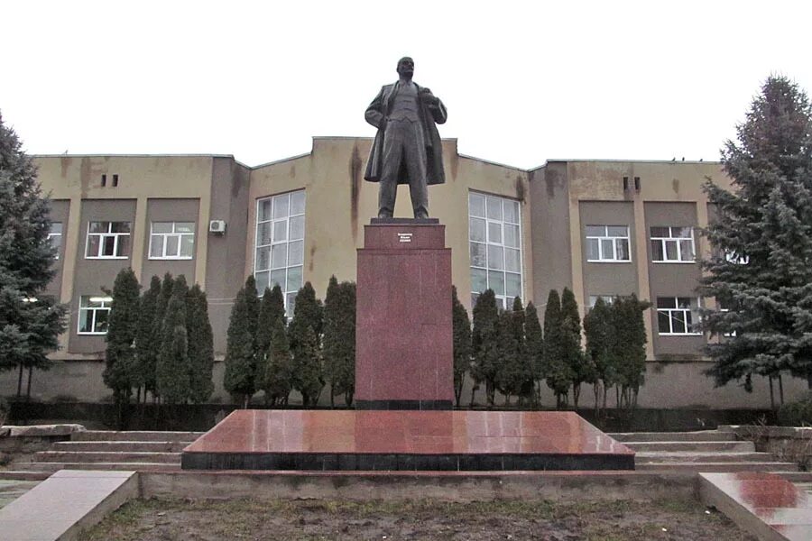 Прогноз михайловск ставропольский. Площадь ленина михайловск. михайловск ставропольский край центр. памятник ленину михайловск.