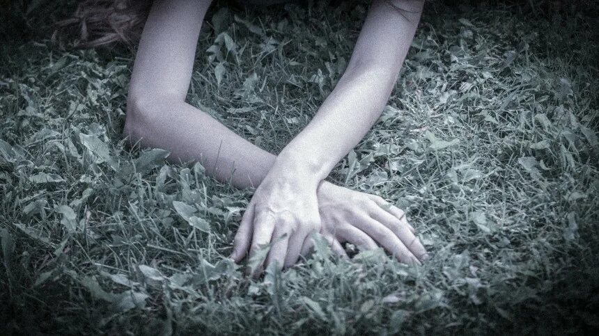 Парень анастасии гришман. Полиция арестовала девочек. Дядя издевается. Полиция арестовывает преступника. Тесак максим оккупай.