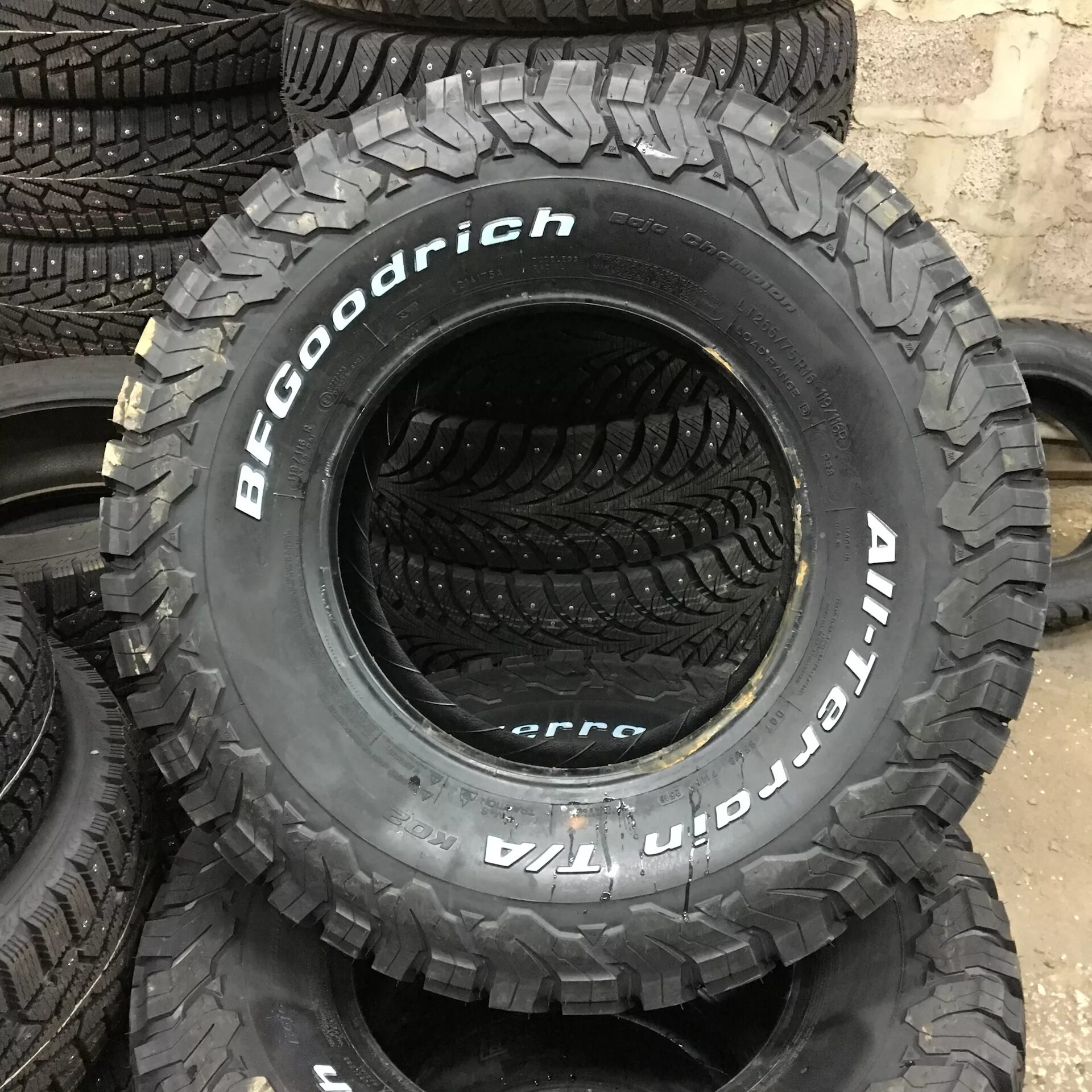 Шины all terrain r16. Гудрич 265/75/16. bfgoodrich all-terrain 265/65. bfgoodrich all terrain t/a ko2. 265/75/16 bfgoodrich at ko2.