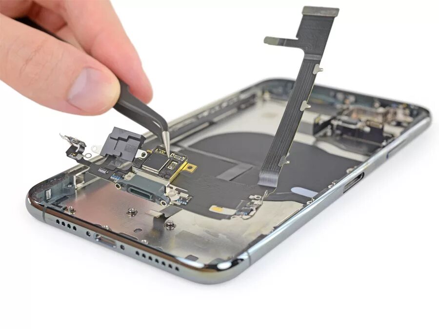 Телефоны заменяющие айфоны. IFIXIT iphone 11 Pro Teardown. Iphone 11 Pro разъем зарядки. Iphone 11 IFIXIT. Iphone 11 гнездо зарядки.