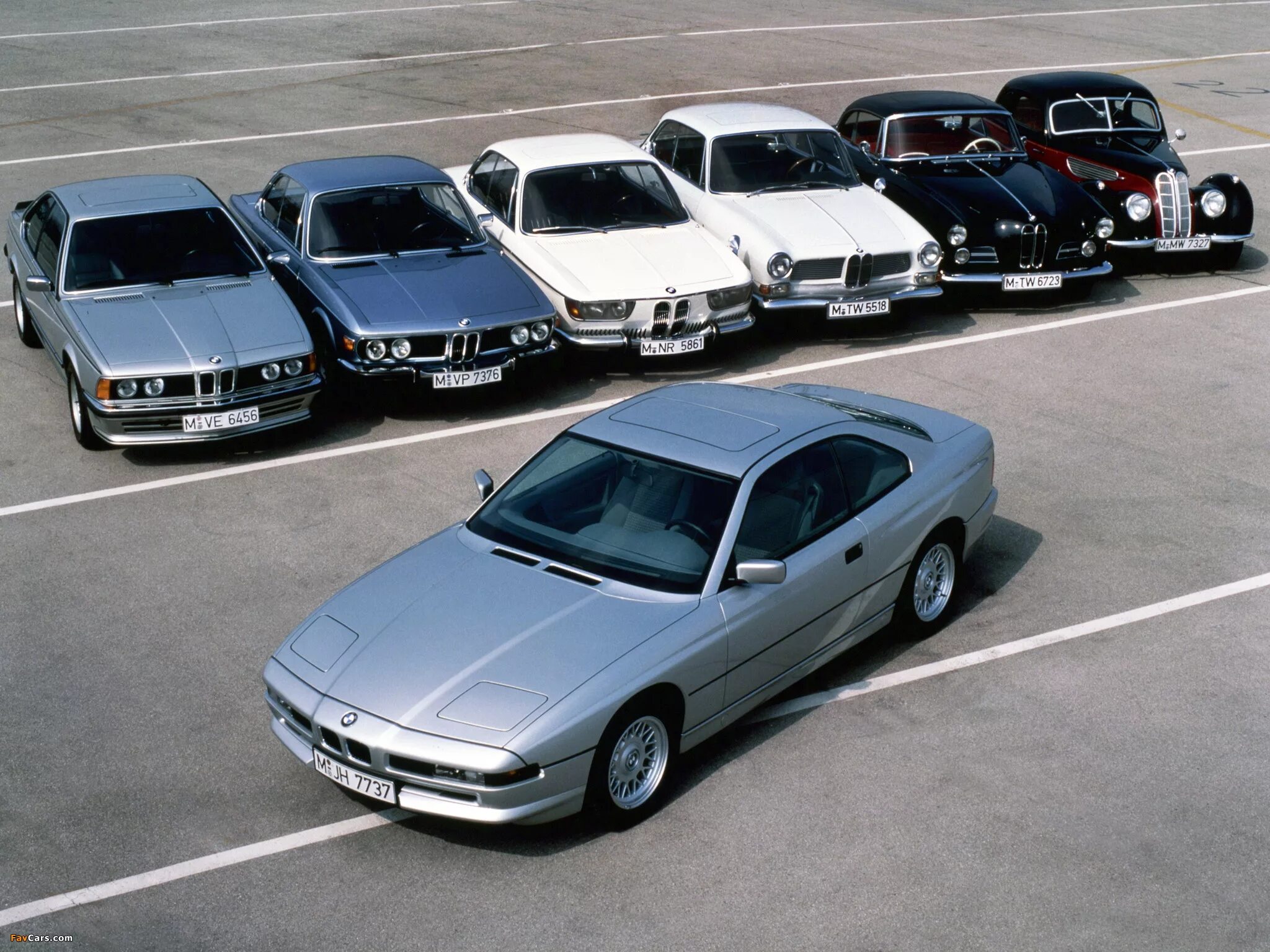 разные модели машин. модельный ряд мерседес amg. много машин. эволюция mercedes benz е class. легковые мерседесы а класс.