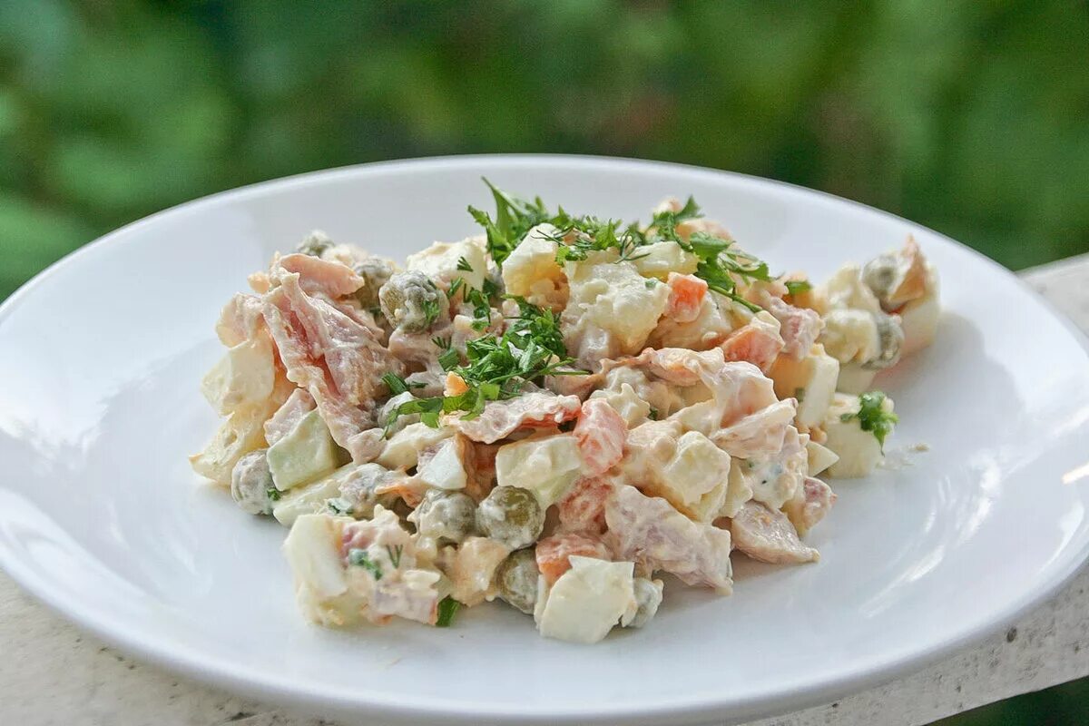 Оливье с мясом курицы