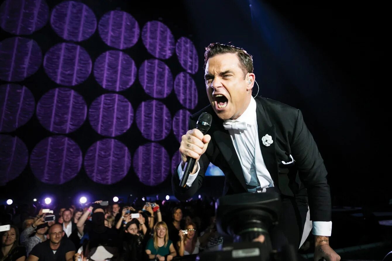 Робби Уильямс. Robbie Williams Concert. Робби Уильямс концерт. Робби Уильямс Татуировки. 1 концерт можно