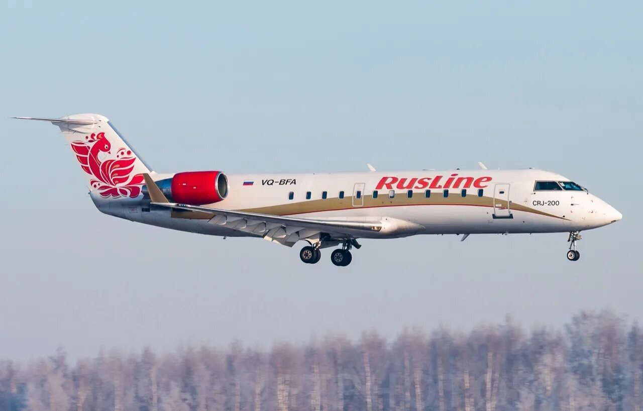 Canadair Regional Jet РУСЛАЙН. Канадэйр самолет CRJ 200. Bombardier Regional Jet 200. CRJ-200 самолет РУСЛАЙН. Самолет canadair crj 200