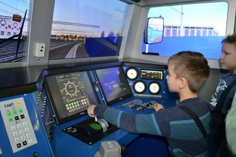 Работа машинист инструктор. Машинист инструктор локомотивных бригад. Машинист инструктор локомотивных бригад форма. Владимир викторович коннов машинист метро. Машинист инструктор.