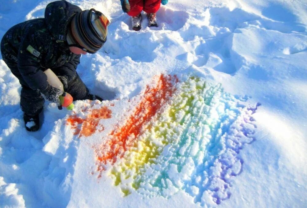 Зимой можно играть. Цветной снег. Рисование красками на снегу. Разноцветный снег. Цветной лед.