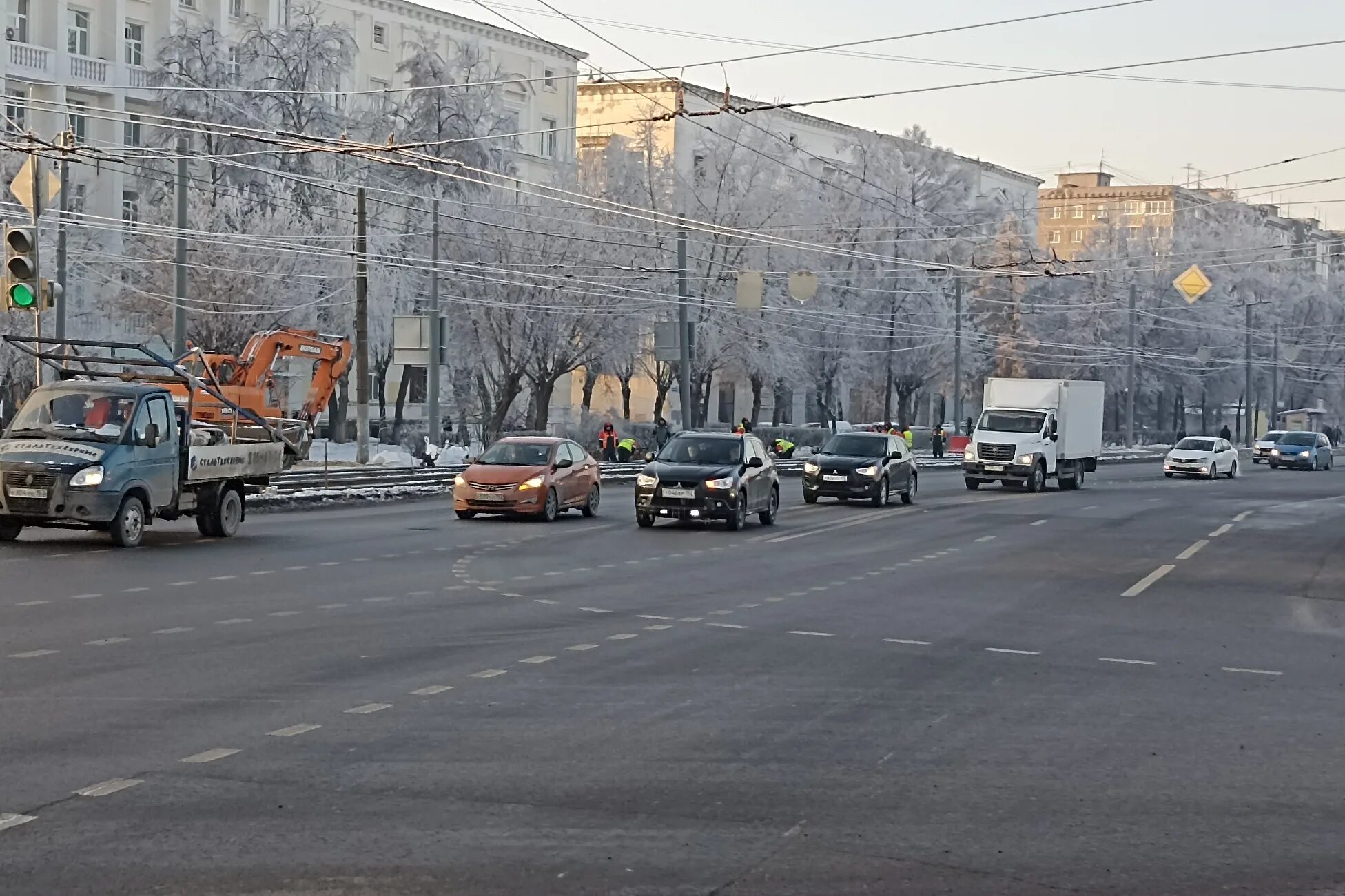 Стражи революции 31. Перекресток дорога. Пересечение улиц с односторонним движением. Центр движения. За дорожного движения перекресток.