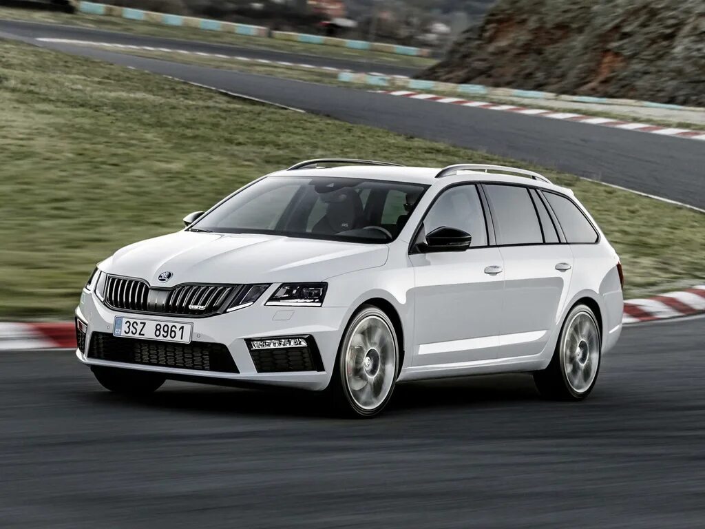 Skoda Octavia Combi 2018. Skoda Octavia RS универсал 2018.