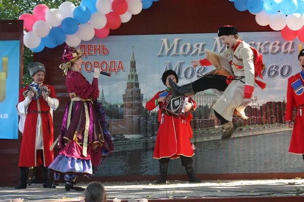 Московский ансамбль вольница. Ансамбль вольница Красноярск. Вольница ансамбль Минусинск. Поле чудес ансамбль вольница.