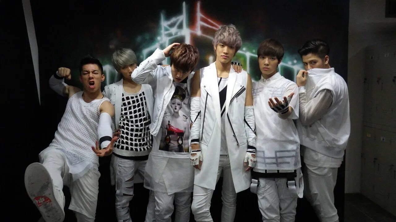 Группа Cross Gene. Группа GROSSGENE собачками. Кроссы группа. Cross Gene New Days. Cross group