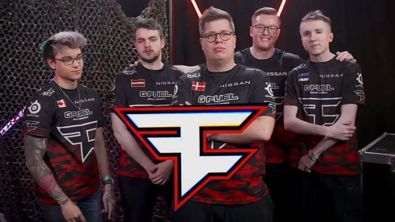 Faze clan 2024. FAZE Clan 2022. FAZE Clan Major 2022. Команда FAZE CS go. FAZE Clan форма 2022.