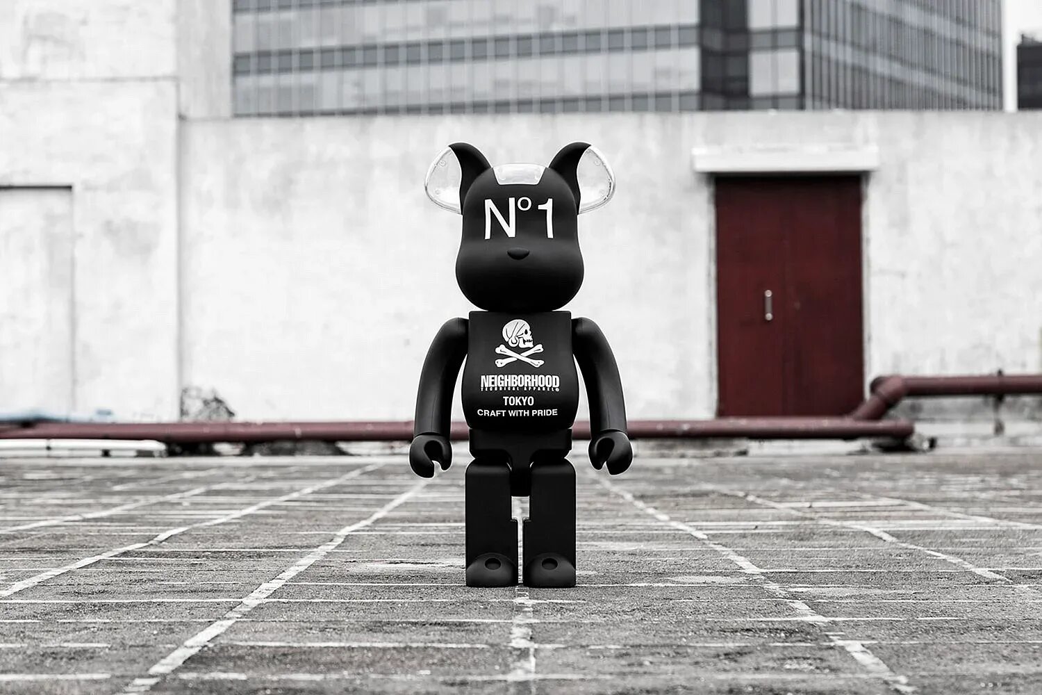 Bearbrick KAWS. Bearbrick Суприм черный. Медведь Bearbrick KAWS. Bearbrick KAWS Louis Vuitton.