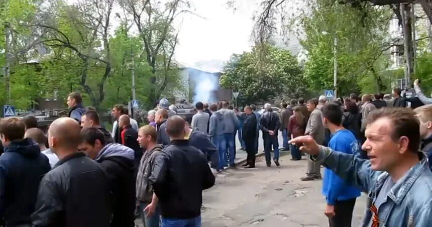 Мариуполь 2014 год. Противостояние в мариуполе 2014. противостояние в мариуполе. мариуполь 6 мая 2014.