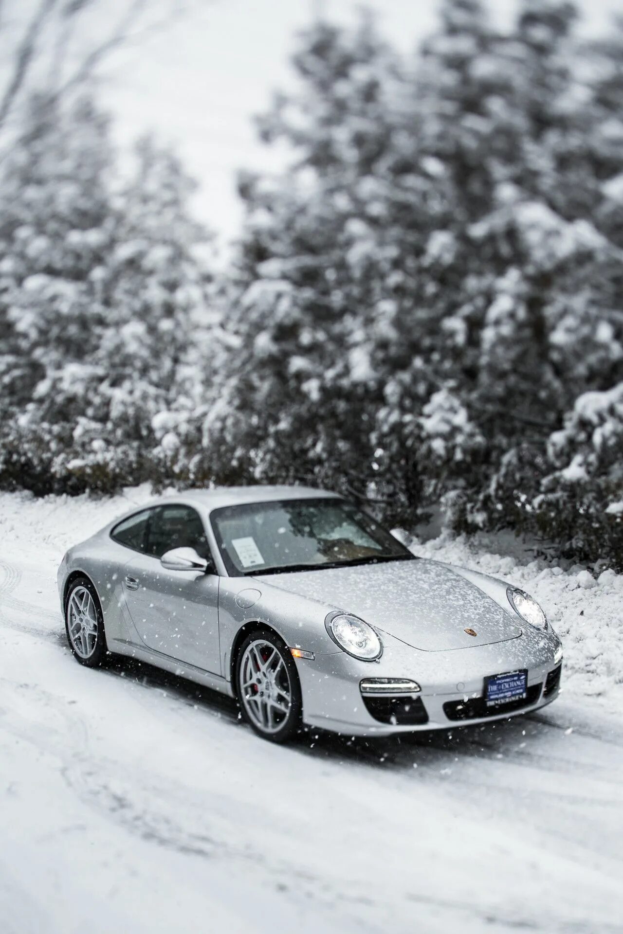 Porsche panamera white. Порше панамера стенс. Porsche panamera зима. Белый порше 911 зимой. Белый снег белый порше.