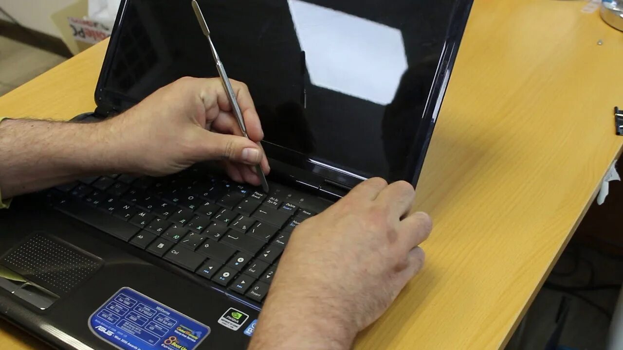 Ремонт клавиатуры ноутбука. Кнопка ноутбука леново финк пад. Починка клавиатуры ноутбука асус. Клавиатура ноутбука hp. Как заменить клавиатуру на ноутбуке.