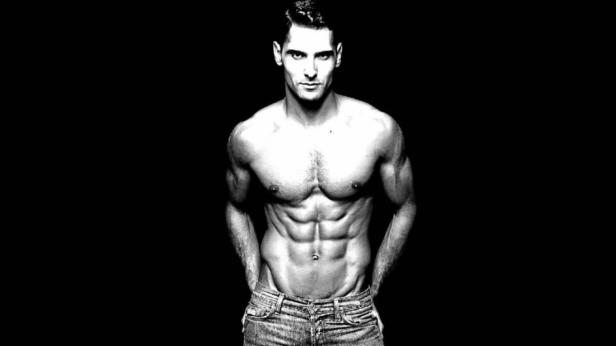 Мужской торс. Обои мужчины вертикальные. Брутальный мужчина. Накаченный мужчина. Накаченный мужчина.