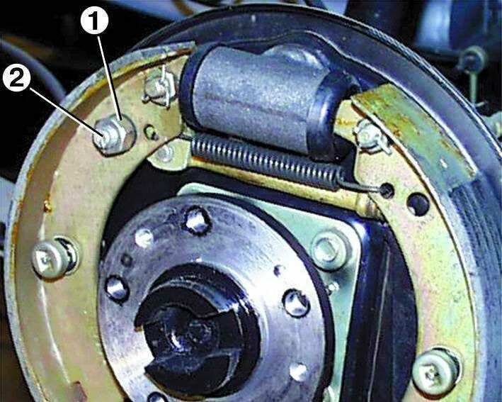 Заменить стояночный тормоз. Задний тормозной механизм ГАЗ 3110. Задние тормоза ГАЗ 3110. Регулировка ручного тормоза ГАЗ 3110. Колодка стояночного тормоза ГАЗ-3110.