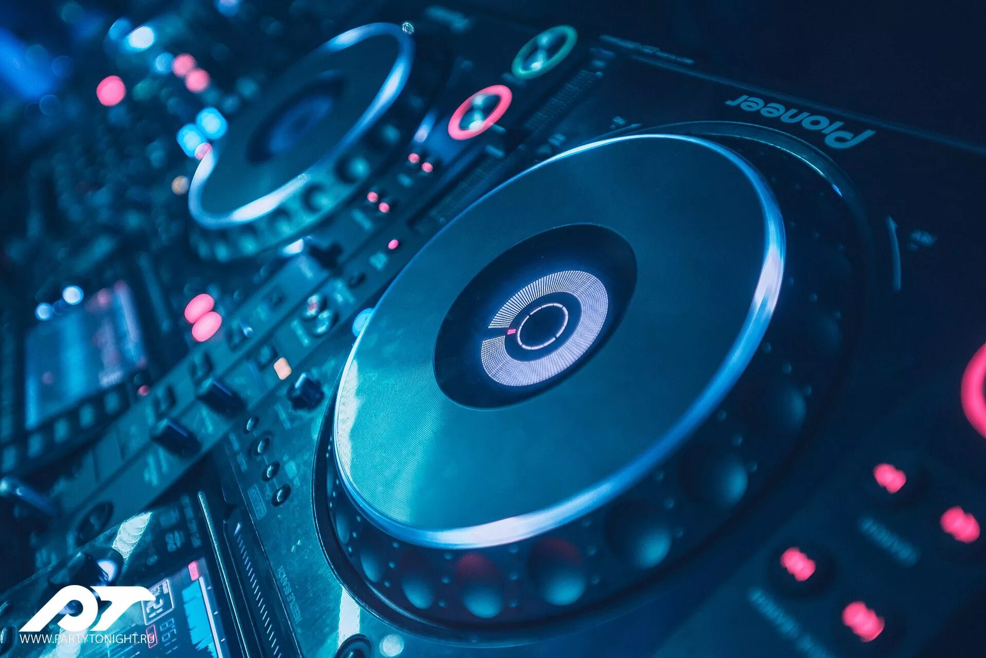 музыка в начале 21 века. 100 лучших клипов. современные направления в музыке 21 века. легенды 21 века. музыка 21 века.