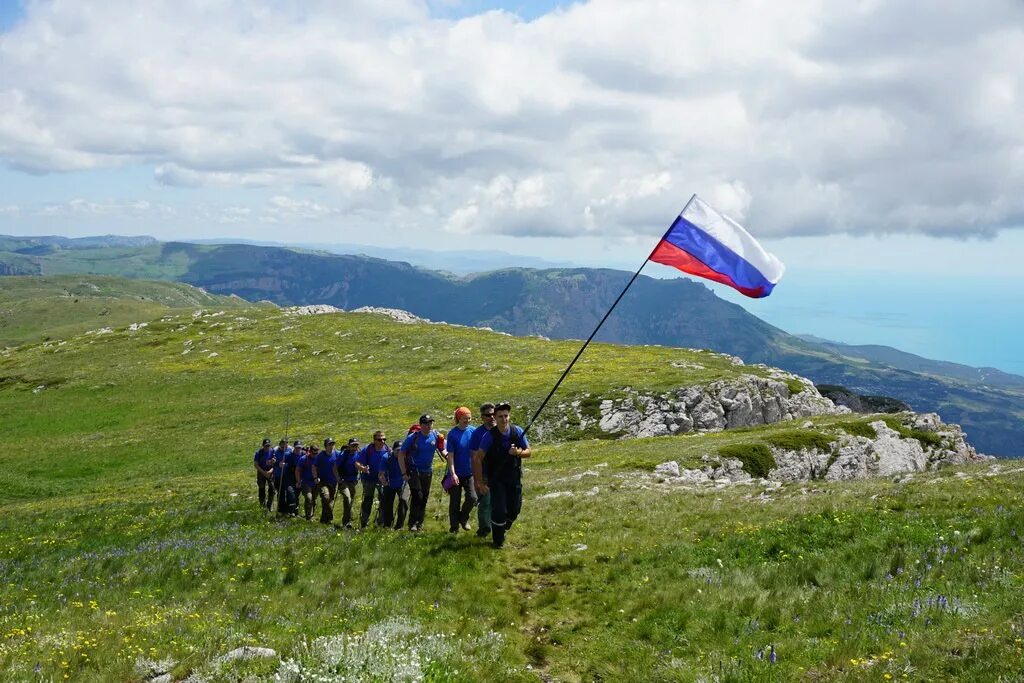 День дага. Чатыр даг фото. Дедушка из мультика вверх. День дага. День дага.