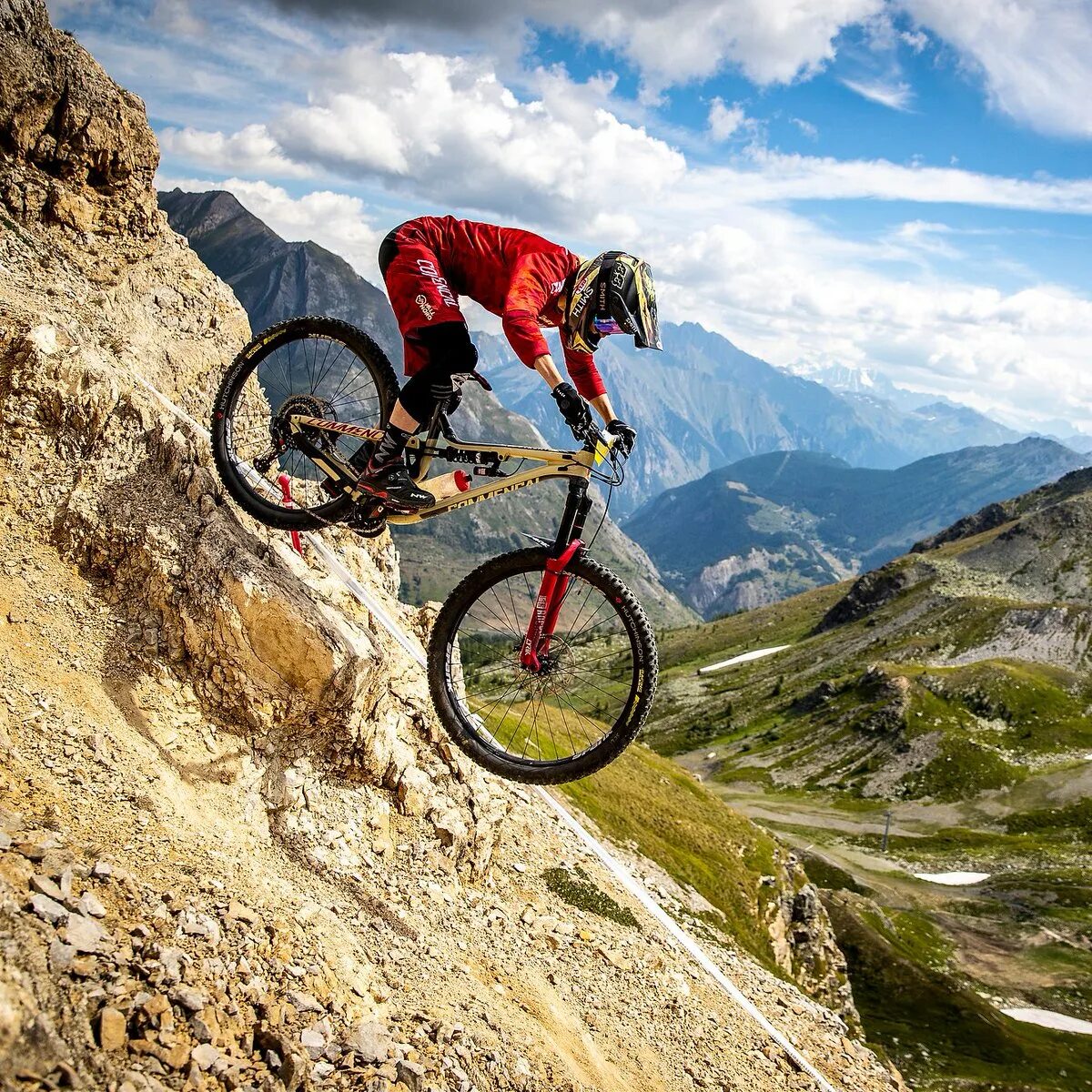 Велосипедный экстрим. Велосипед эндуро даунхилл. Горный велосипед (маунтинбайк). Red bull rampage. Мтб фрирайд.