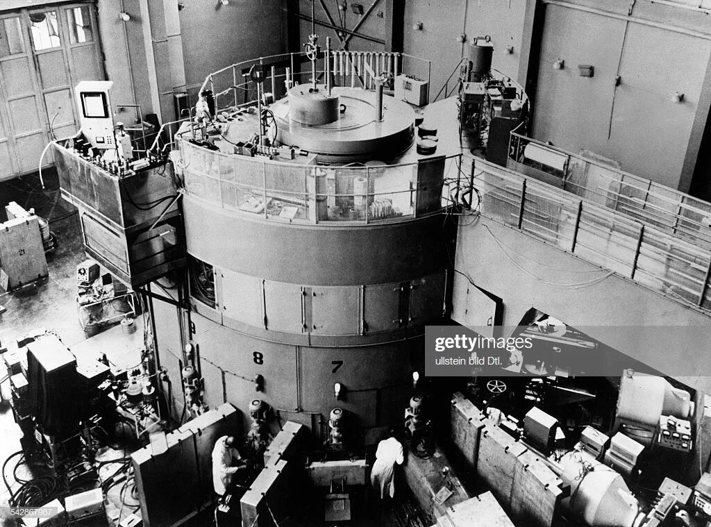 Ядерный реактор ф-1. Реактор ф1 Курчатовский институт. Тяжеловодный реактор ИТЭФ. Первый атомный реактор ф-1.