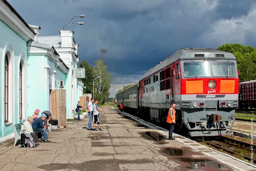 Осташков жд. Осташков жд станция. жд вокзал осташков. станция осташков селигер. поезд осташков.