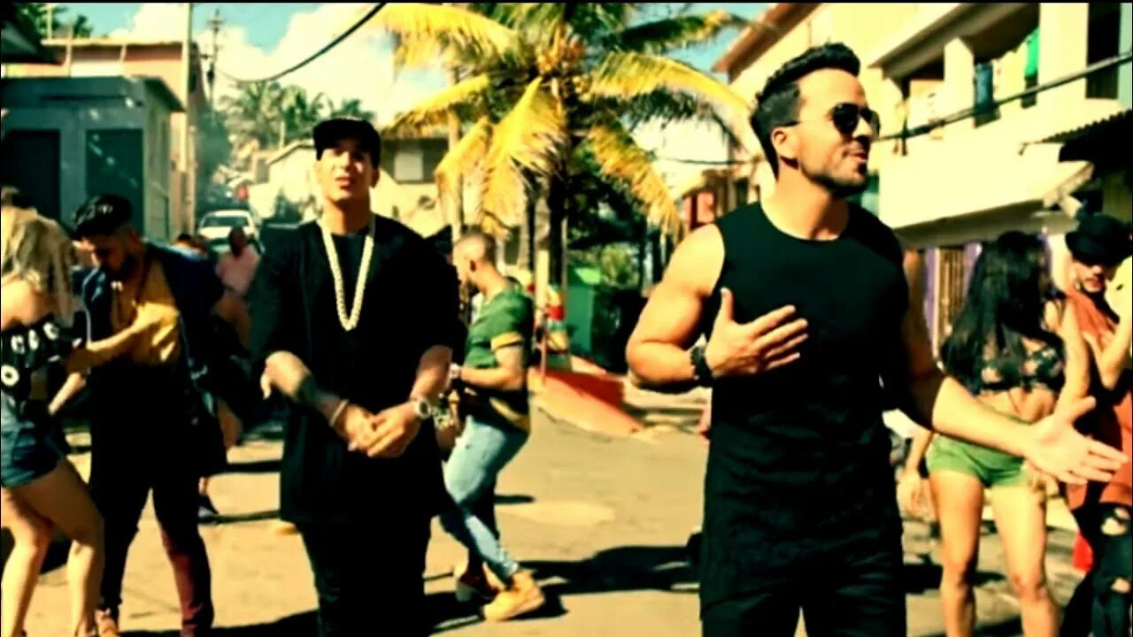 Fonsi despacito ft daddy yankee. Луи деспасито. Луис деспосито Марвел. Деспозито ютуб. Luis Fonsi - Despacito ft. Daddy Yankee.