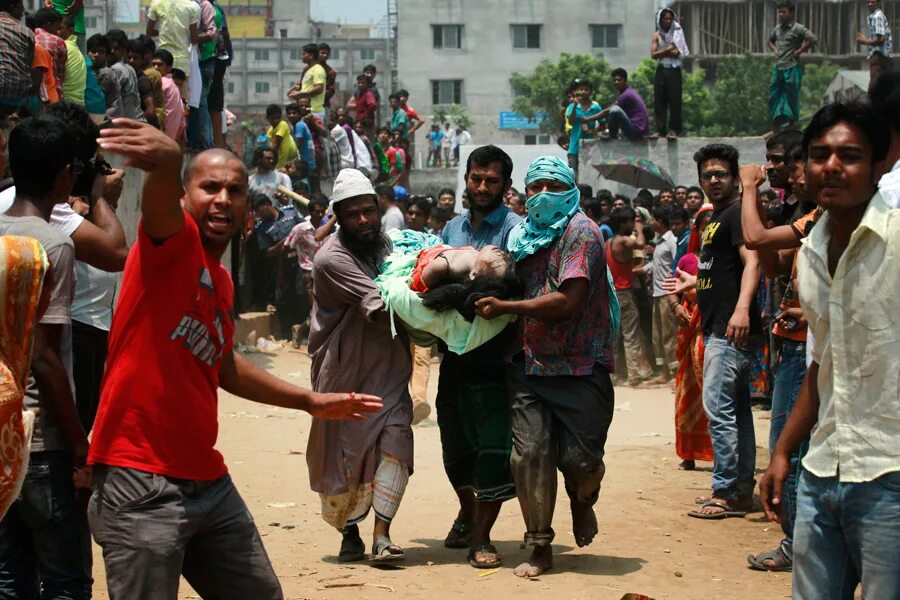 Rana Plaza Бангладеш 24 апреля 2013 года. Здание Rana Plaza, Савар, Бангладеш, 24 апреля 2013 года. Саваре (Бангладеш 2013 обрушение. Rana Plaza Бангладеш обрушение. 15 апреля 2013 года