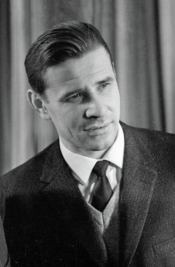 Яшин 1990. "лев яшин". Лев иванович. Лев яшин портрет. Лев иванович.