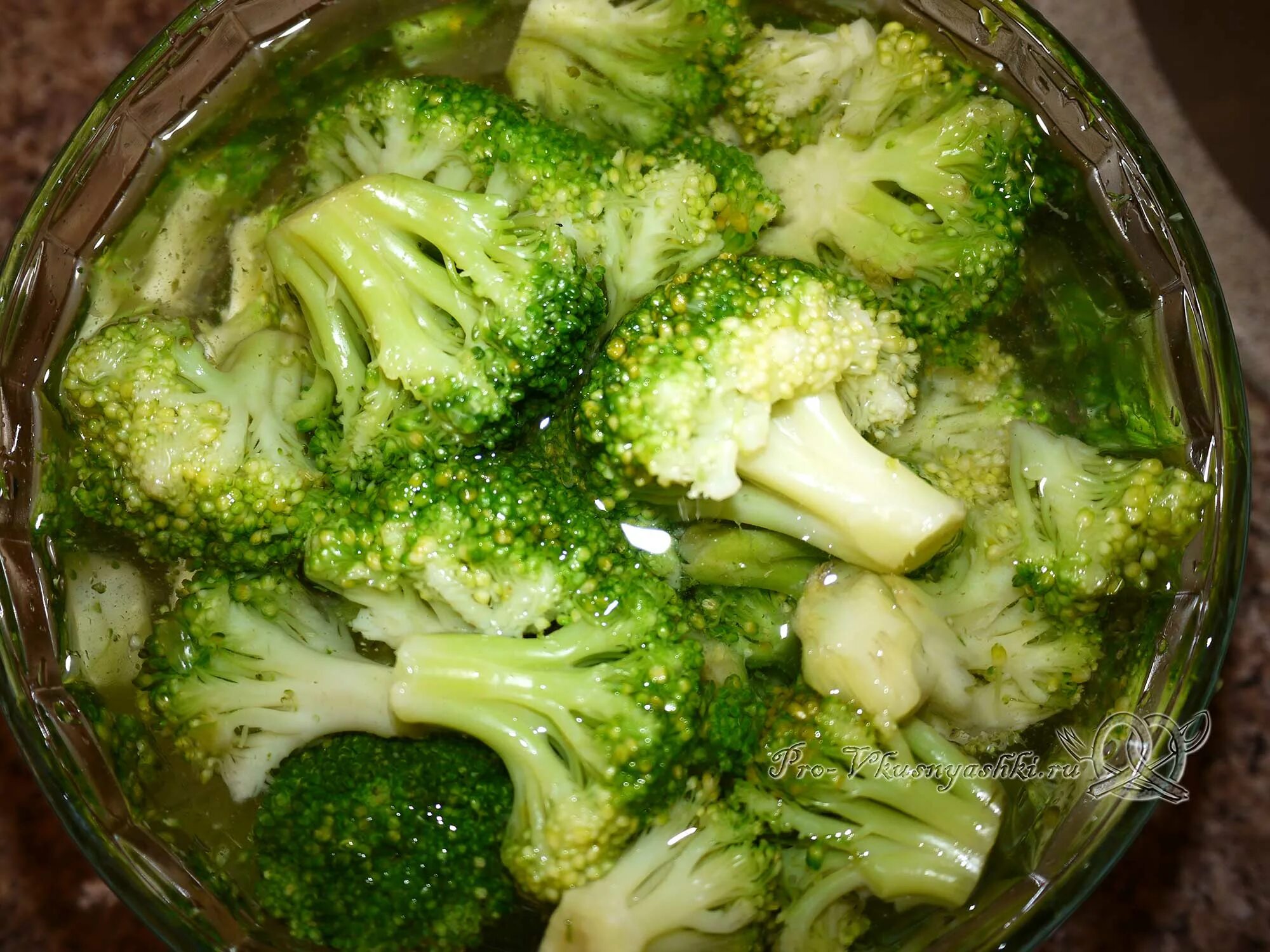 Сколько по времени варить капусту брокколи. Брокколи для варки. Капуста брокколи свежемороженая. Отварить брокколи замороженную.