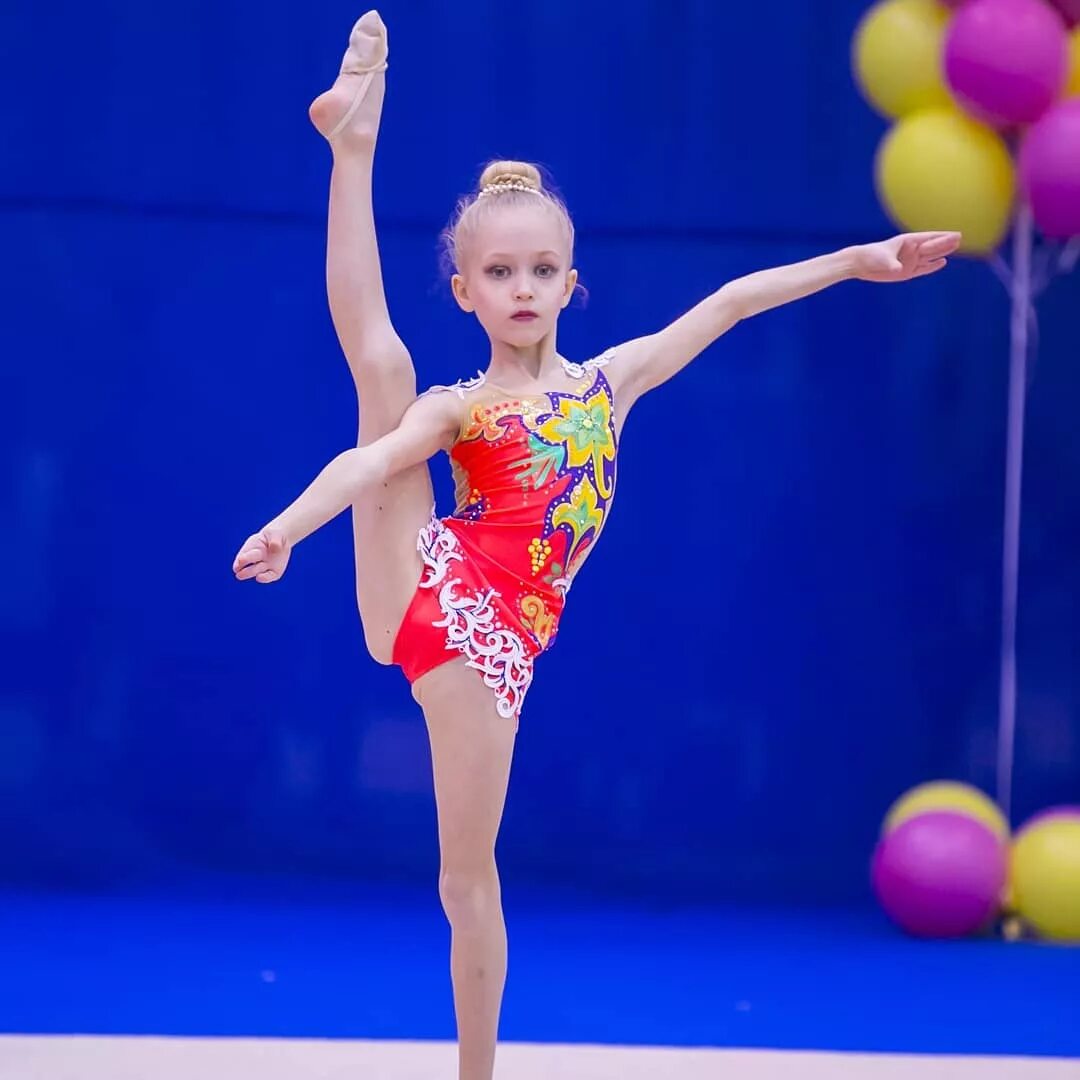 Грация гимнастика москва. Школа художественной гимнастики грация. Купальник для соревнований по художественной гимнастике. Грация гимнастика москва. Грация гимнастика москва кц внуково.